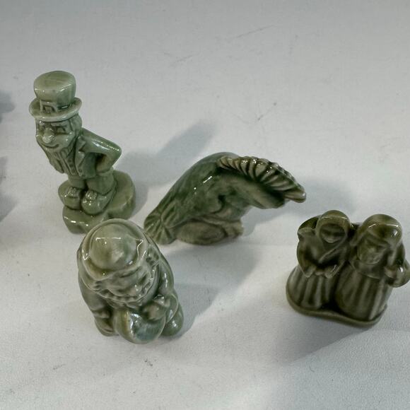 Lot of 25 Vintage Wade Whimsies England Red Rose Tea Miniature Figures Figurines - Picture 4 of 8